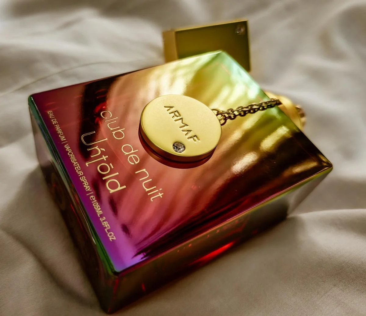 Frasco del perfume árabe Armaf Club de Nuit Untold (vista completa)